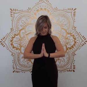 Meet your Posher, Évelyne